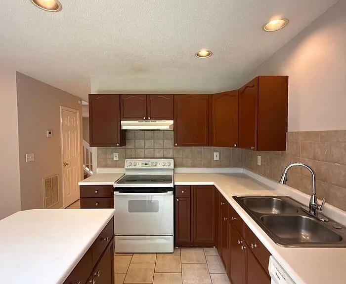 747 Mountainwater Dr — Photo 8