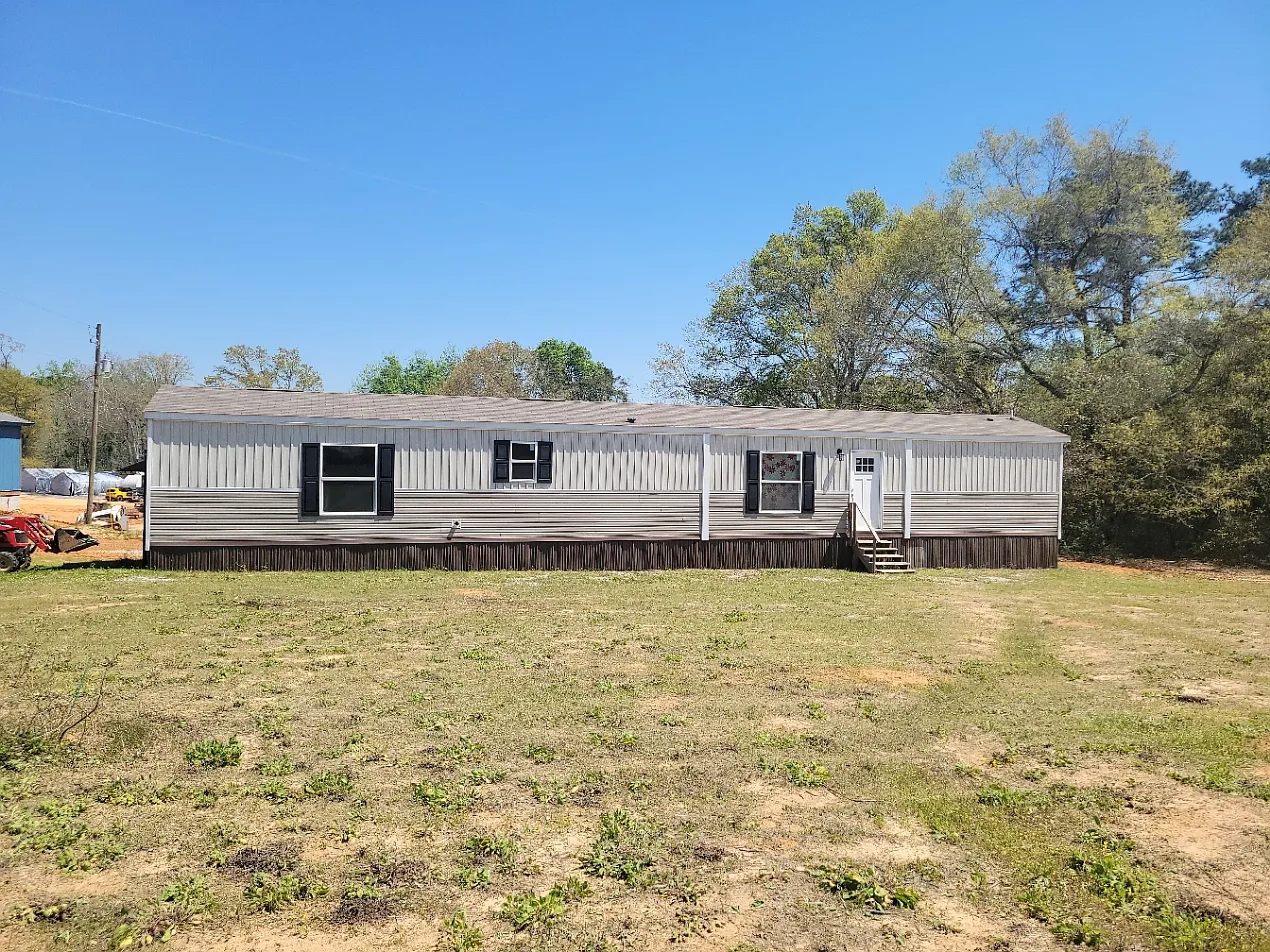 3 bed, 1350 sqft, $1,500 — Photo 1
