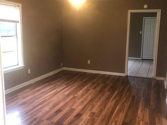 2nd image of 921 S Highway 161 Unit 4