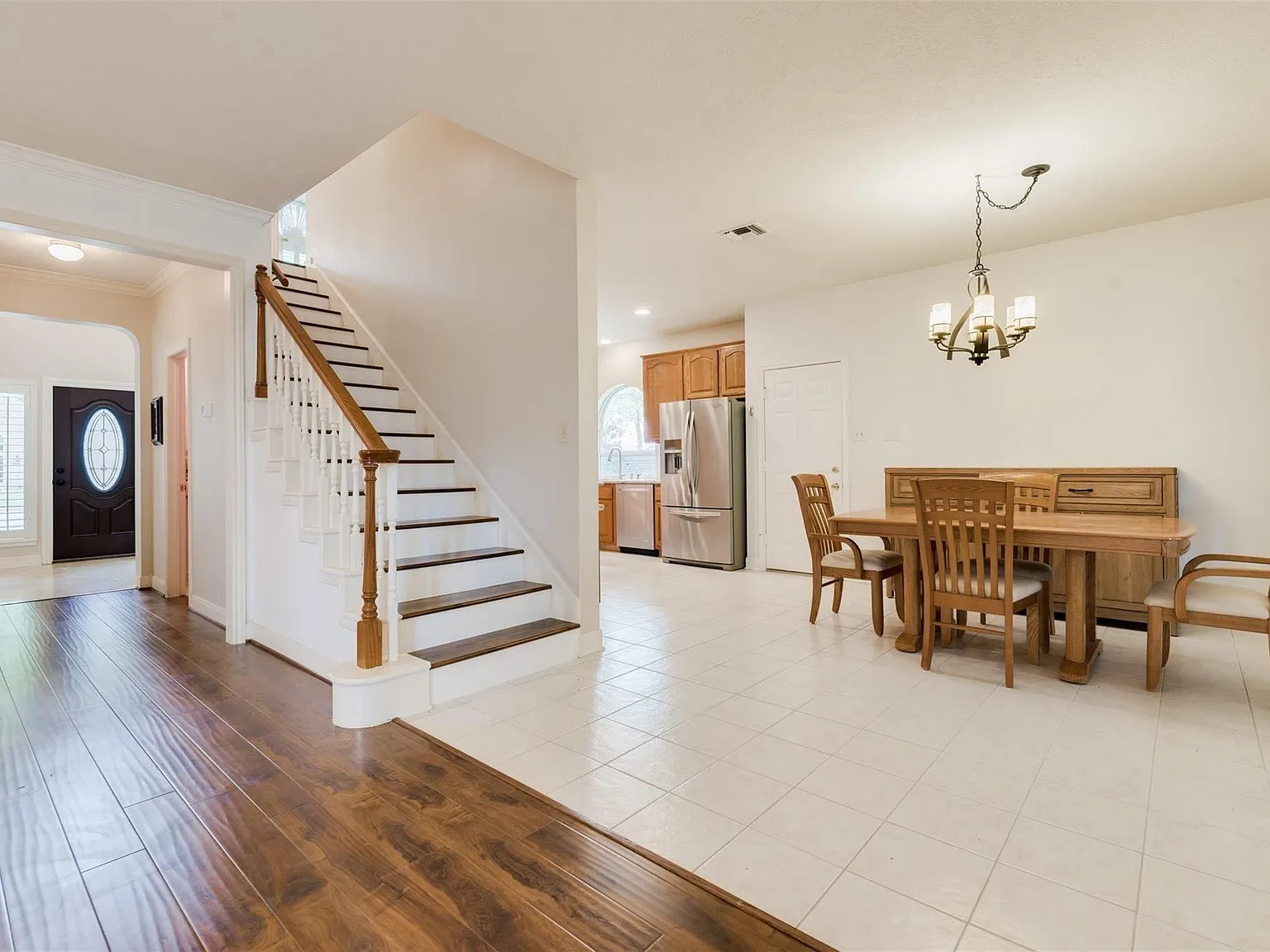 4 bed, 2.5 bath, 3173 sqft, $3,200 — Photo 2