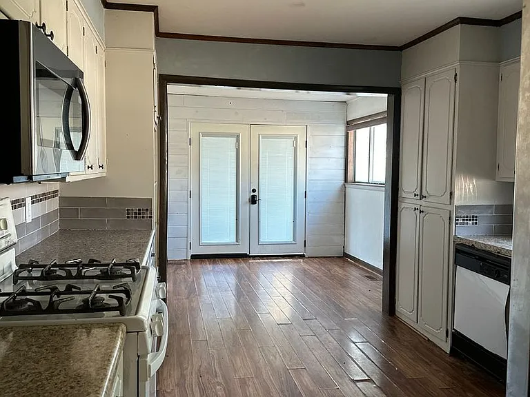 622 S 6th St — Photo 16