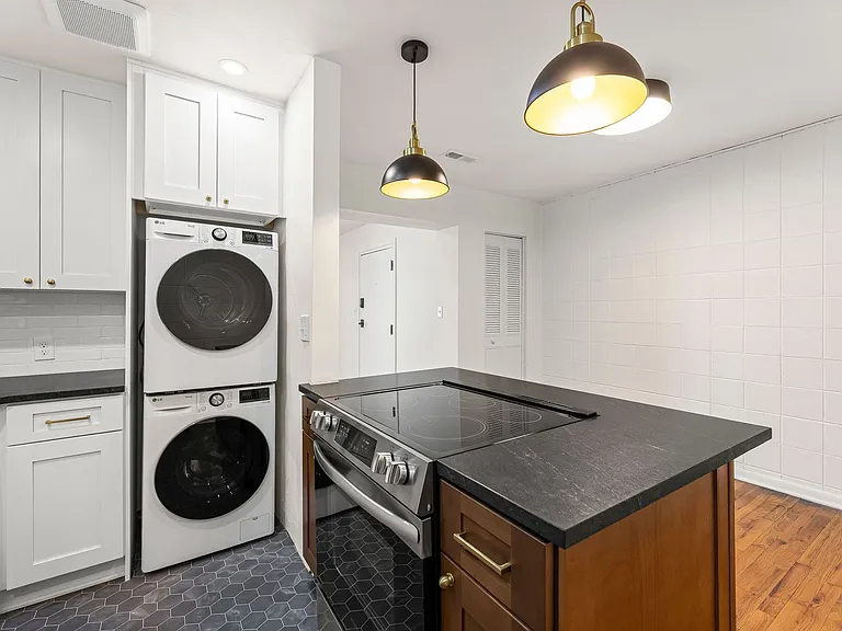 Walnut Apartments — Photo 24