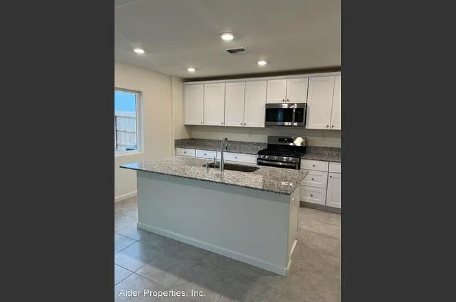8946 Wolf River Dr — Photo 2