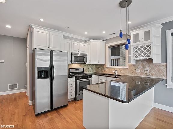 4th image of 4915 N Kimball Ave APT 2S