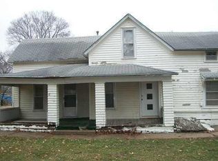 928 Bismark St, Beatrice, NE 68310