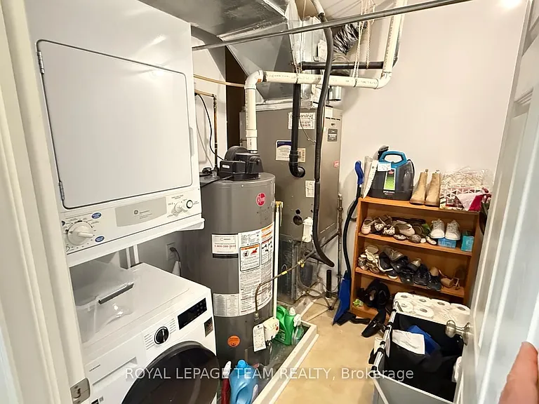 390 Crownridge Dr — Photo 22