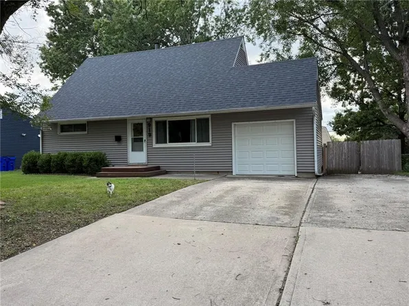 909 S Sunset Dr, Olathe, KS 66061