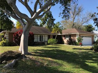 450 Nottingham Dr, Naples, FL 34109