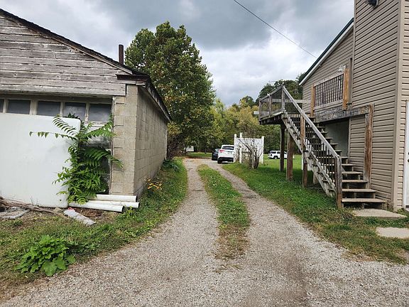 4th image of 116 East Ln