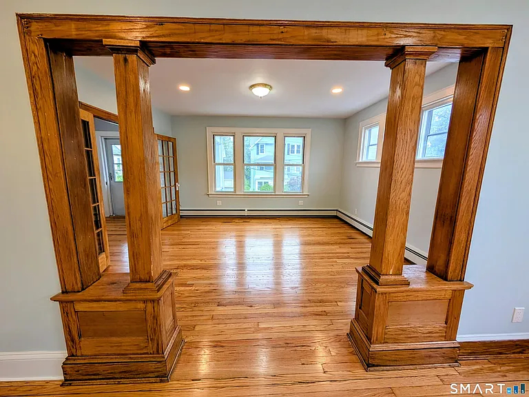 10 Wallace St — Photo 1