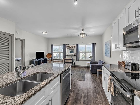 5th image of 804 Riverfront Pkwy Unit 310