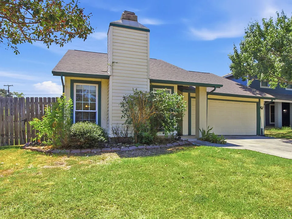 13422 Pebble Cir