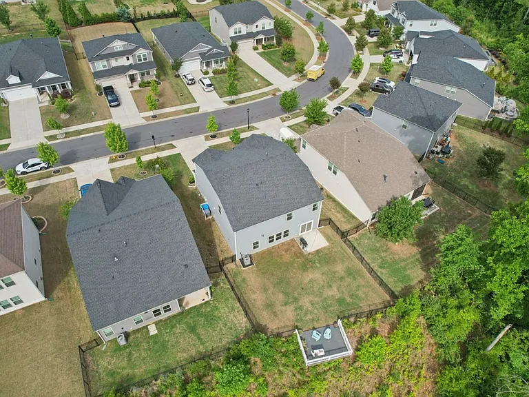 1071 Amberley Crossing Dr — Photo 7