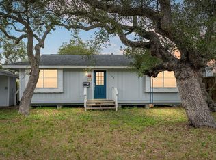 1104 E Cedar St, Rockport, TX 78382