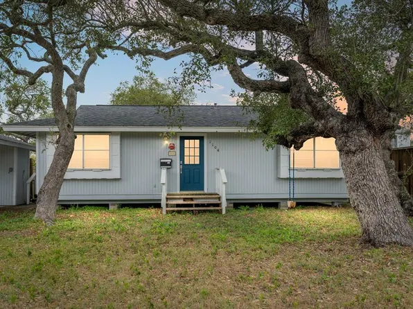 1104 E Cedar St, Rockport, TX 78382