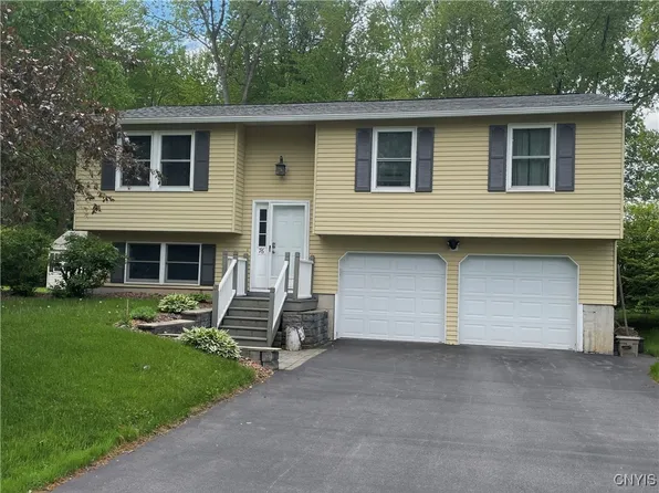 76 Windebank Ln, East Syracuse, NY 13057