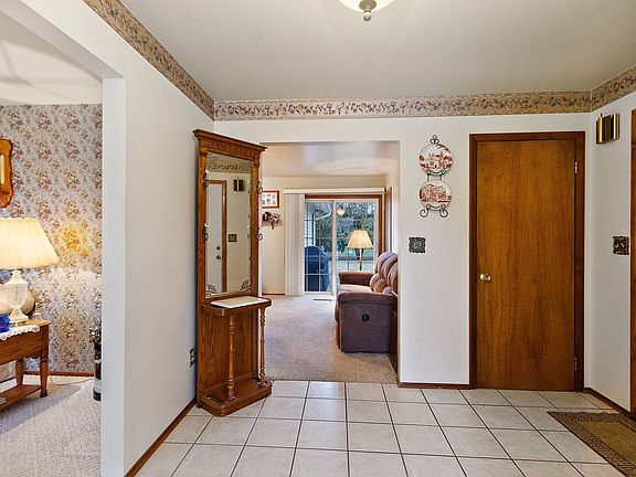 3rd image of 813 W Louise Ln