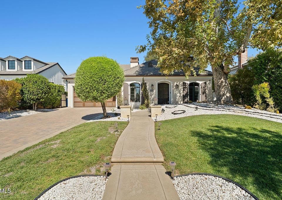 1st image of 933 Coronado Dr
