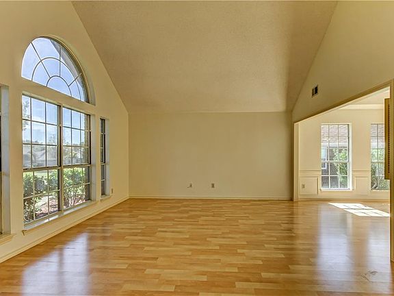 3rd image of 3317 Hillpark Ln