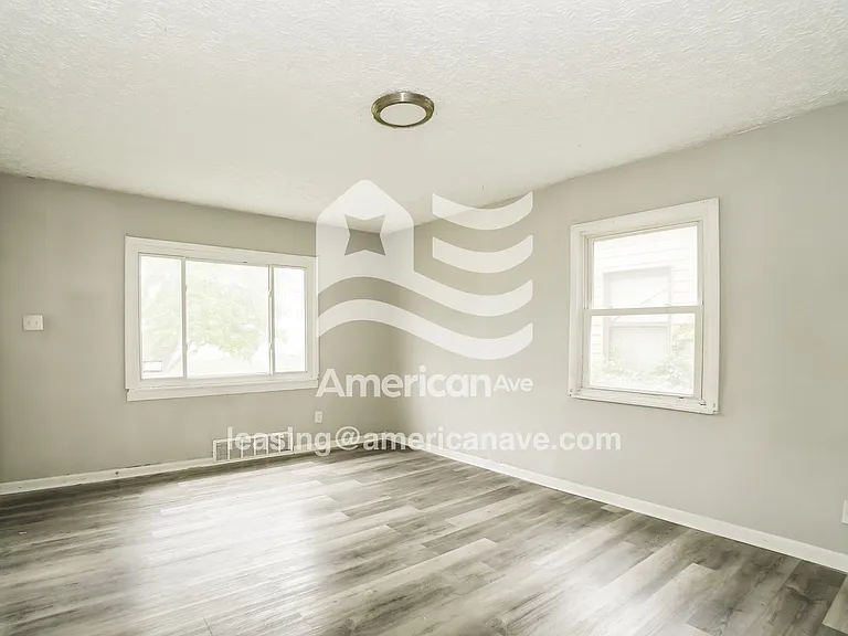 1187907_003_living_room_4.jpg