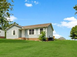 2072 Carneal Ln, Oak Grove, KY 42262