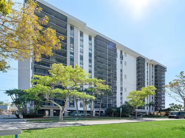 2500 NE 135th St #B206, North Miami, FL 33181