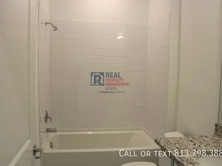 3911 N Maryland Ave — Photo 23