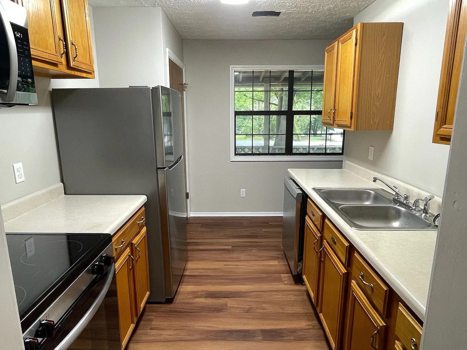 3 bed, 1392 sqft, $1,800 — Photo 4