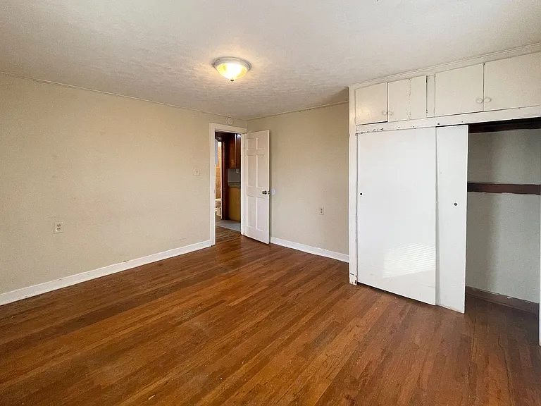 939 E 9th Ave — Photo 9