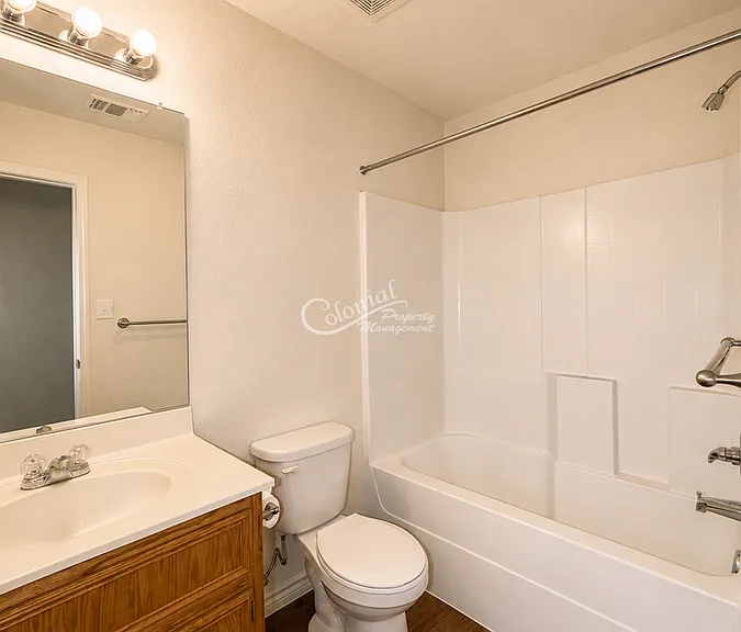 1529 Justin Loop #B — Photo 10