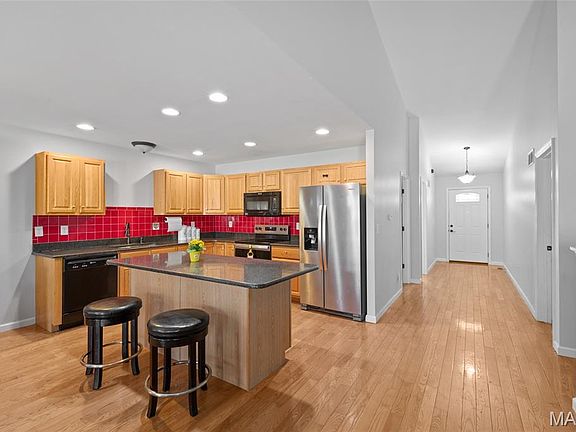 3rd image of 17 Parkville Ln