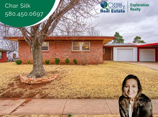200 Sioux Trl #B, Foss, OK 73647