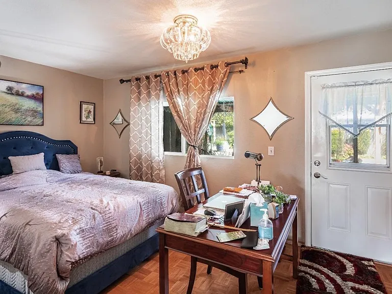 2638 W Rialto Ave — Photo 12