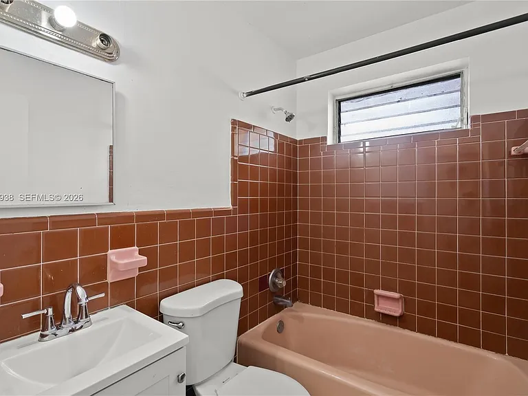501 SW 9th St #1-2 — Photo 15