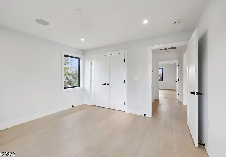 51 Albany Ave — Photo 26