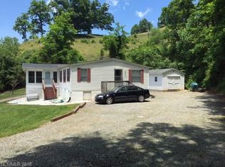 475 Racoon Rd, Waynesville, NC 28786