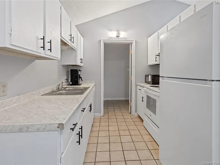 1851 Fox Run Dr #3 — Photo 4