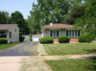 578 Lowden Ave, Glen Ellyn, IL 60137
