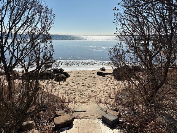 27 Evergreen Ave, East Moriches, NY 11940
