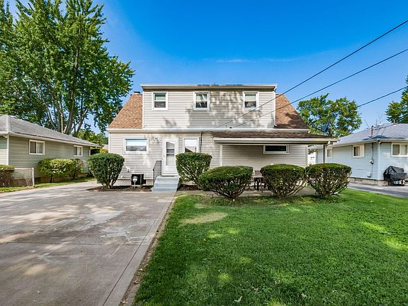 3rd image of 1494 Avenue Dr
