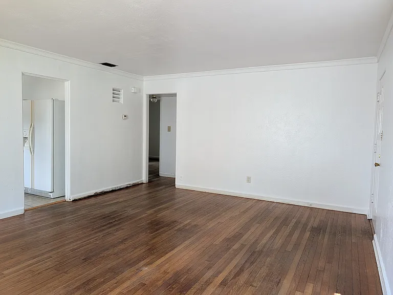 811 Putnam Ave — Photo 11