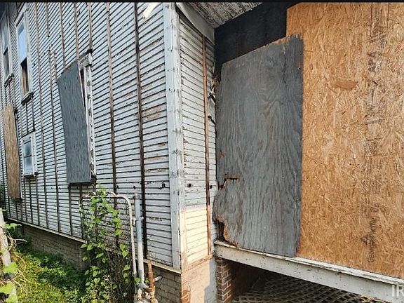2nd image of 724 N Mulberry St