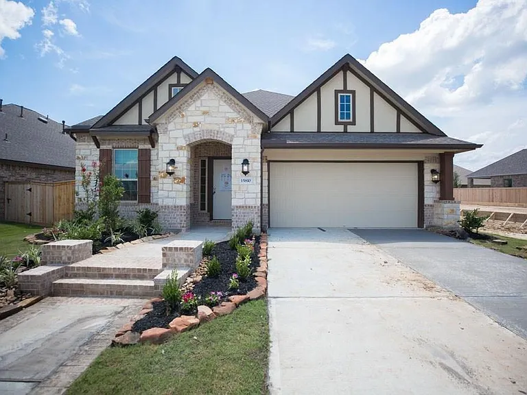 15810 Vanderpool River Dr — Photo 3