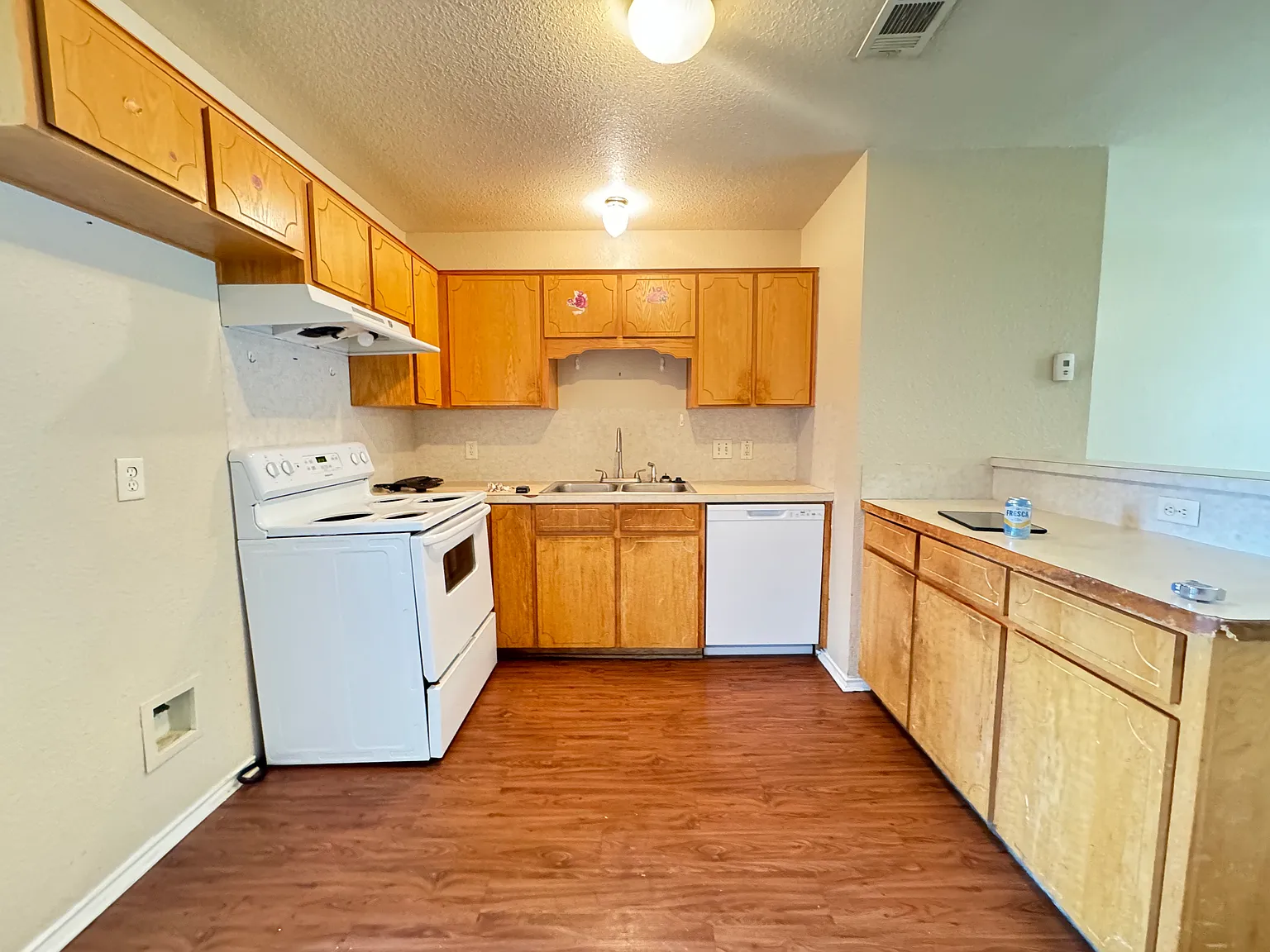 2 bed, 1.5 bath, 886 sqft, $890 — Photo 3