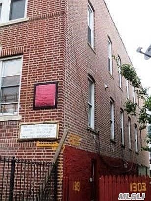2nd image of 1303 Seneca Ave