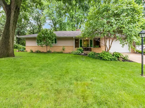 12404 Skyline Dr, Burnsville, MN 55337