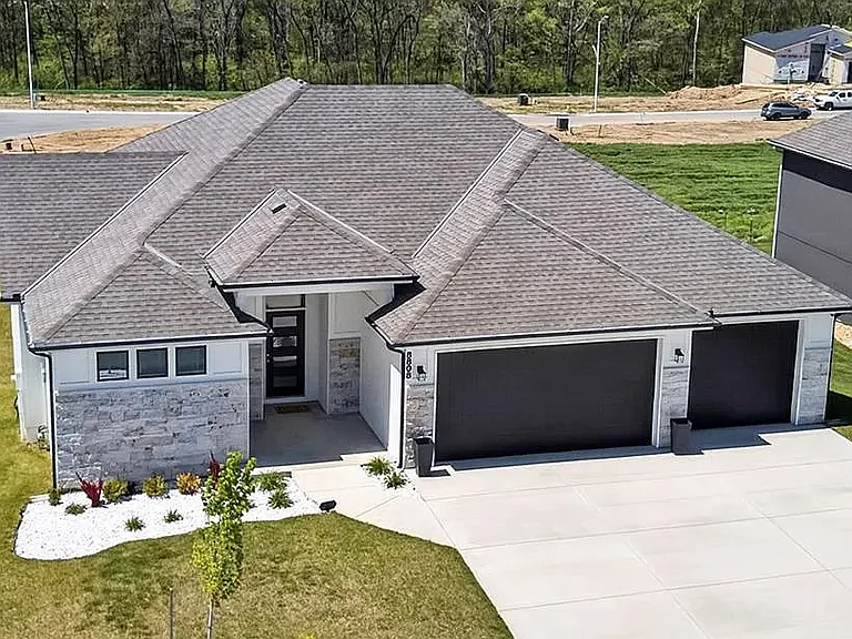 8808 N Clarion Ave — Photo 3