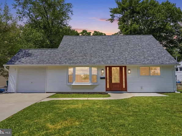 31 Vermillion Ln, Levittown, PA 19054