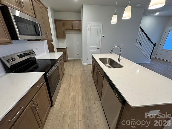 5th image of 4632 Lakeview Rd #6