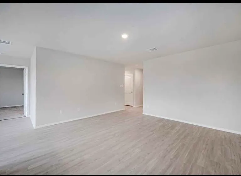 2808 Rosefinch — Photo 3